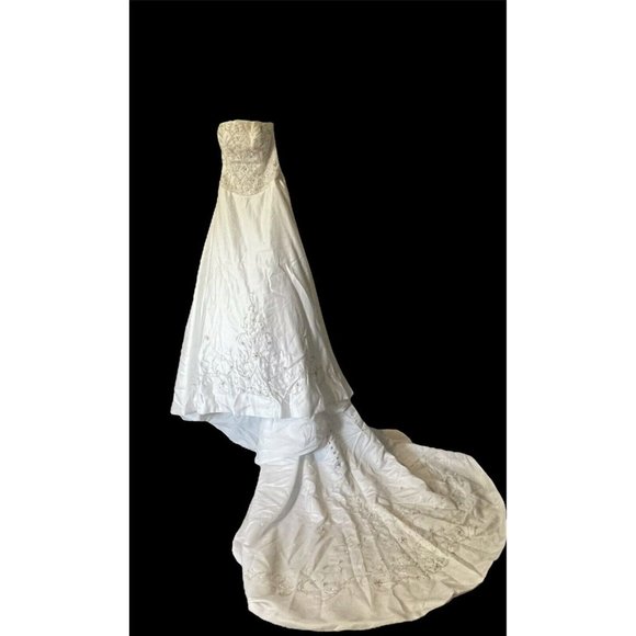 Beautifully Designed Bonny Bridal Wedding Dress with Veil, Slip, Garment Bag - Picture 1 of 12